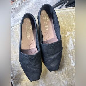 TOMS size 7 Flats